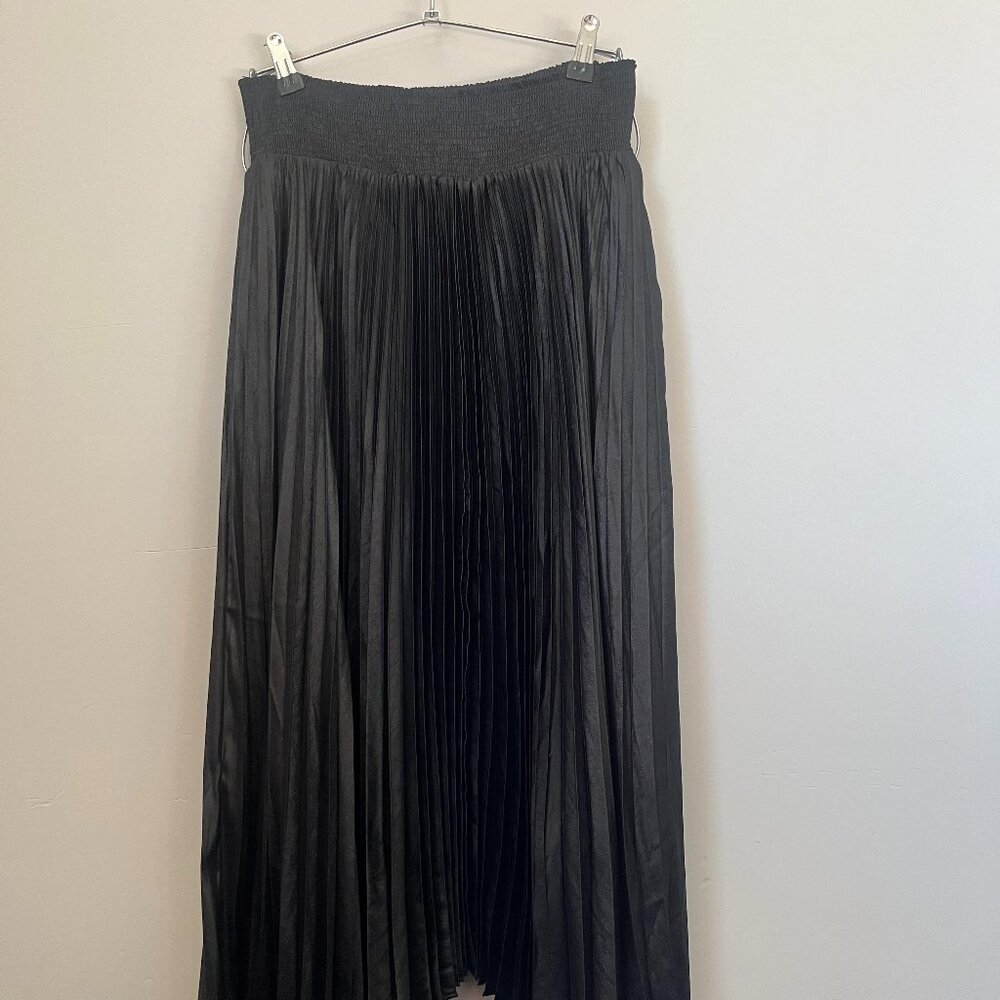 Elie Tahari Black Pleated Asymmetrical MIDI Skirt